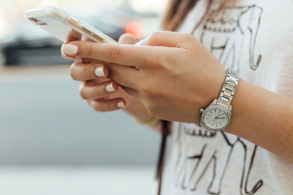 Improving sleep by limiting screen time, Effects of screen time on sleep